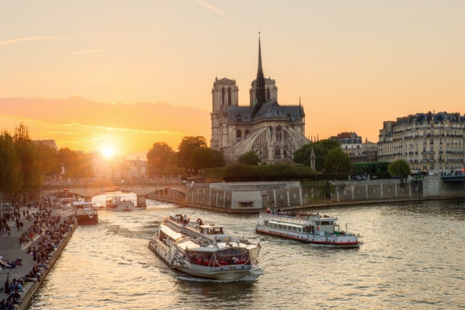 Ekdromi Paris 03