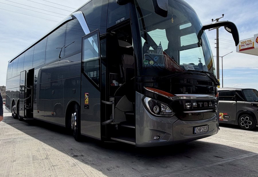 Τουριστικό λεωφορείο Trogadas Travel